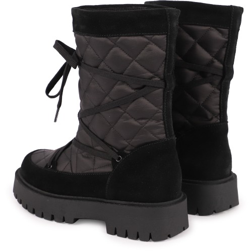 Lace-Up Design Quilted Platform Boots in Black