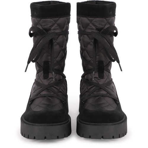 Lace-Up Design Quilted Platform Boots in Black