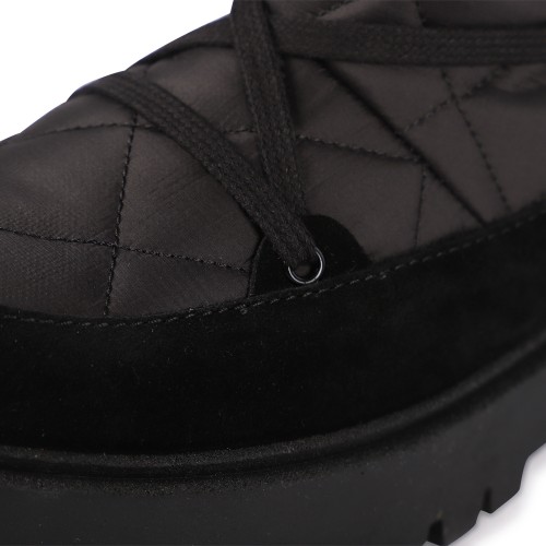 Lace-Up Design Quilted Platform Boots in Black
