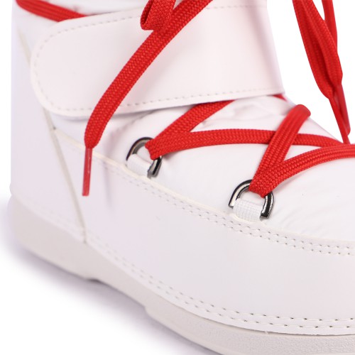 Contrasting Lace-Up Faux Fur Interior Logo Ski Boots in White