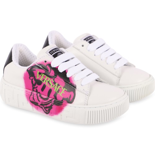 La Greca Outsole Medusa Smile in Pink Sneakers in White