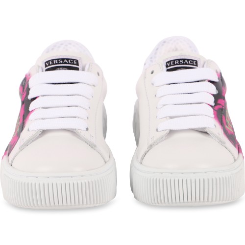 La Greca Outsole Medusa Smile in Pink Sneakers in White La Greca Outsole Medusa Smile in Pink Sneakers in White