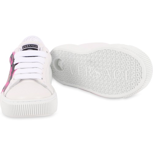 La Greca Outsole Medusa Smile in Pink Sneakers in White La Greca Outsole Medusa Smile in Pink Sneakers in White