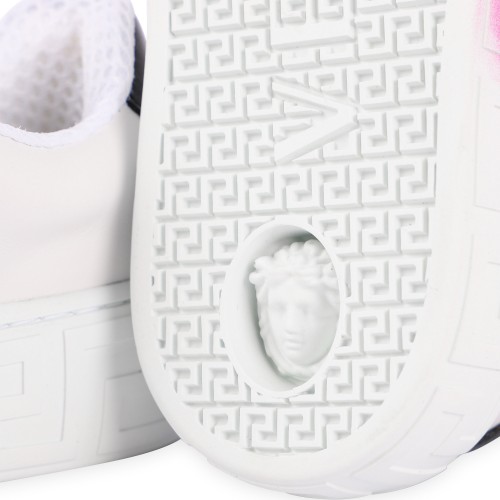 La Greca Outsole Medusa Smile in Pink Sneakers in White La Greca Outsole Medusa Smile in Pink Sneakers in White